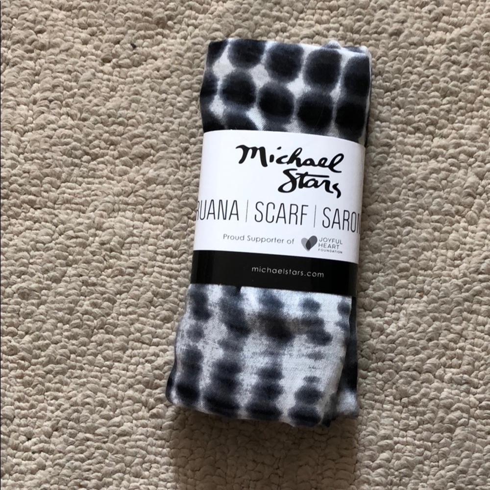 Bnwt Michael stars scarf